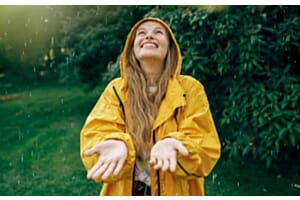 6 woes that rainwater can wage on problem skin